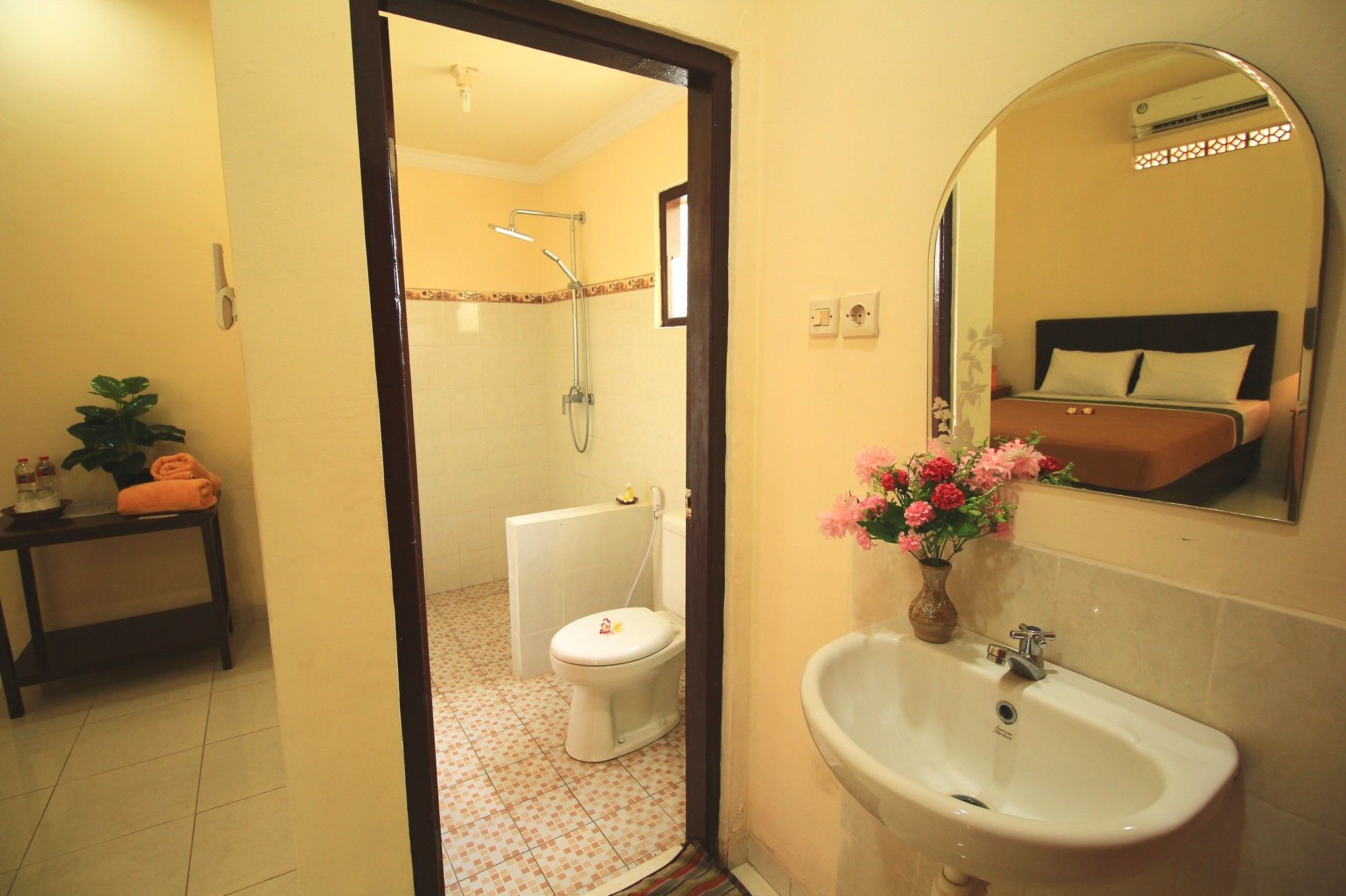 Lovina Beach Hotel Buleleng Exterior foto