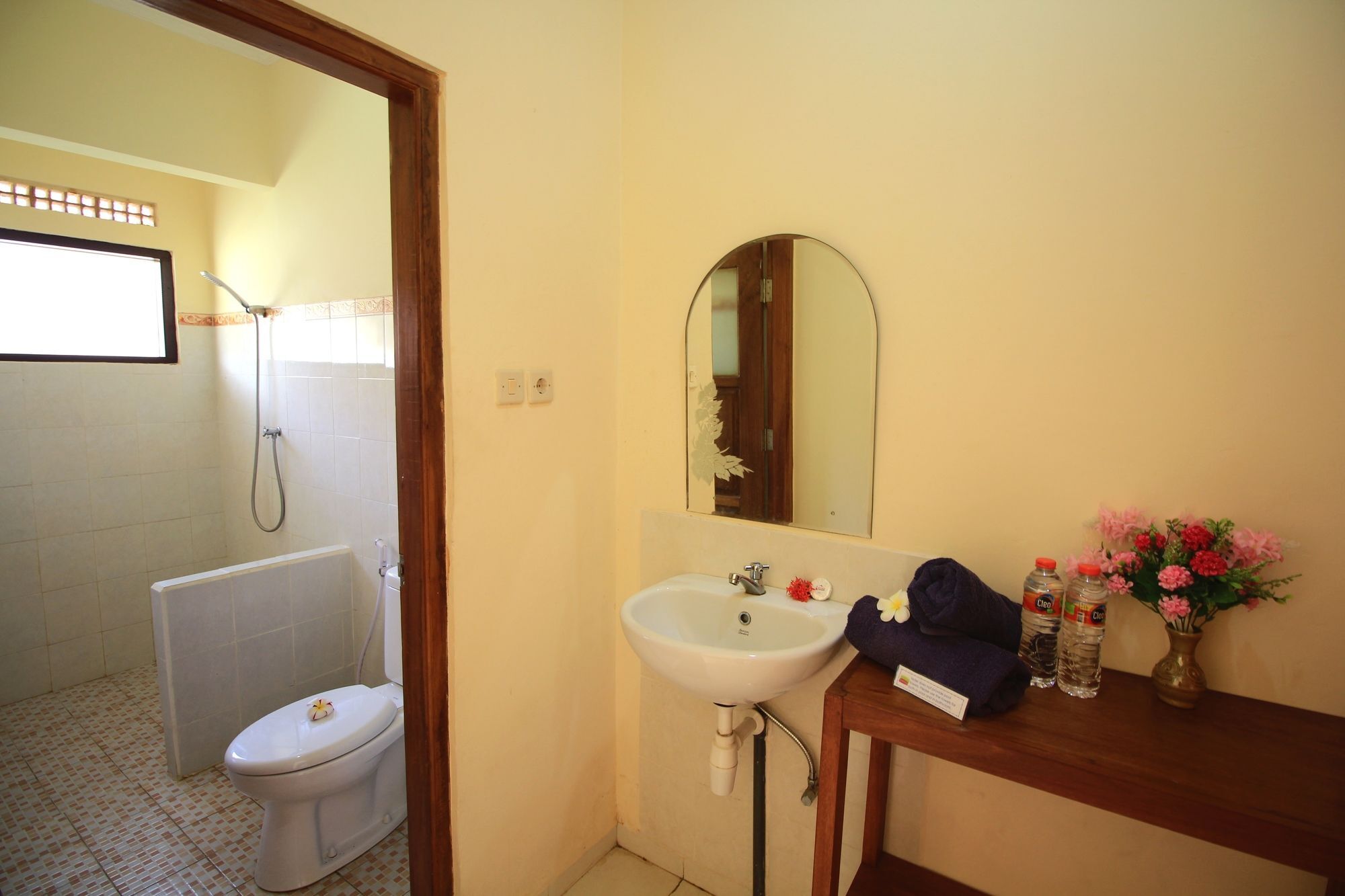 Lovina Beach Hotel Buleleng Exterior foto