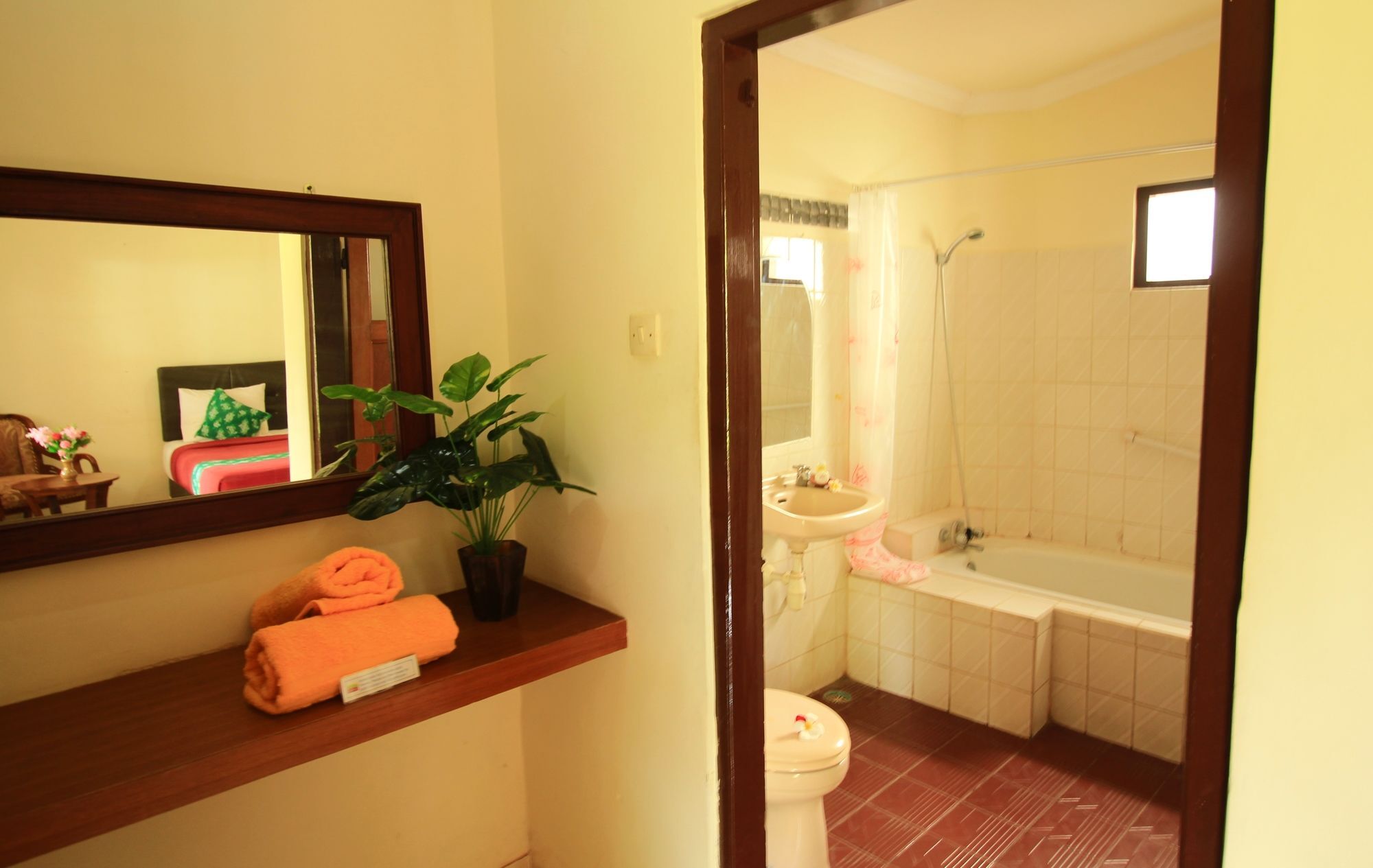 Lovina Beach Hotel Buleleng Exterior foto