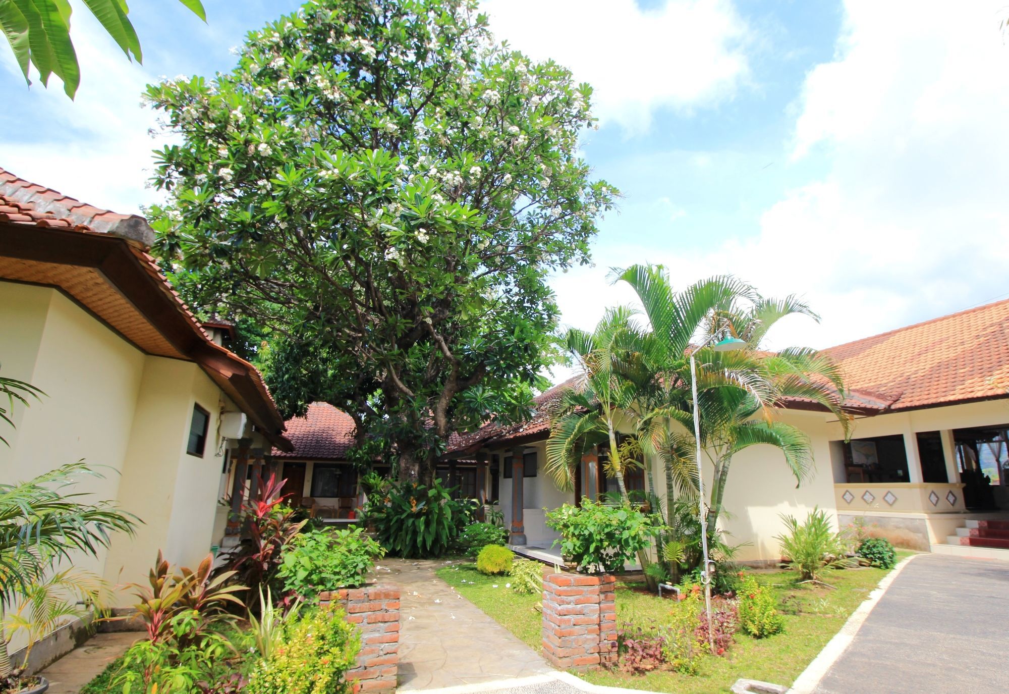 Lovina Beach Hotel Buleleng Exterior foto